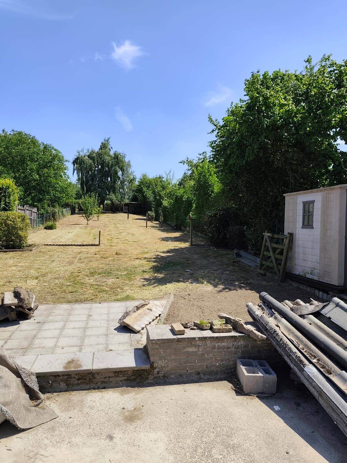 Le même jardin dégagé après nettoyage complet