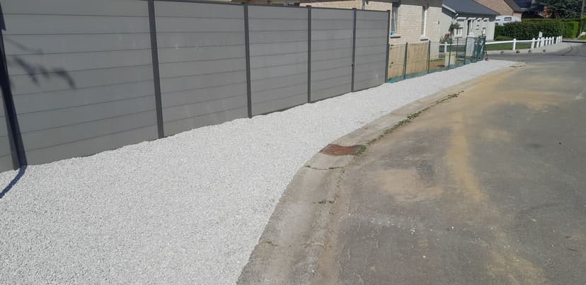 Allée en gravier après réparation